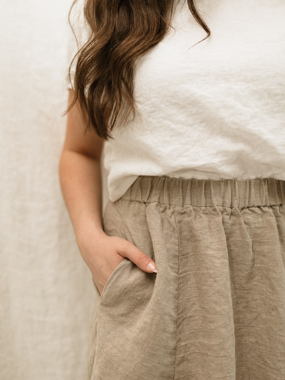 Handmade linen skirt with pockets. Made with high quality linen, perfect for the sustainable wardrobe. The fully elasticized waistband is very comfortable for every day wear.