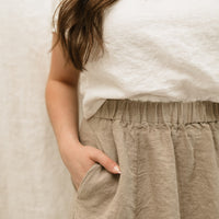 Handmade linen skirt with pockets. Made with high quality linen, perfect for the sustainable wardrobe. The fully elasticized waistband is very comfortable for every day wear.