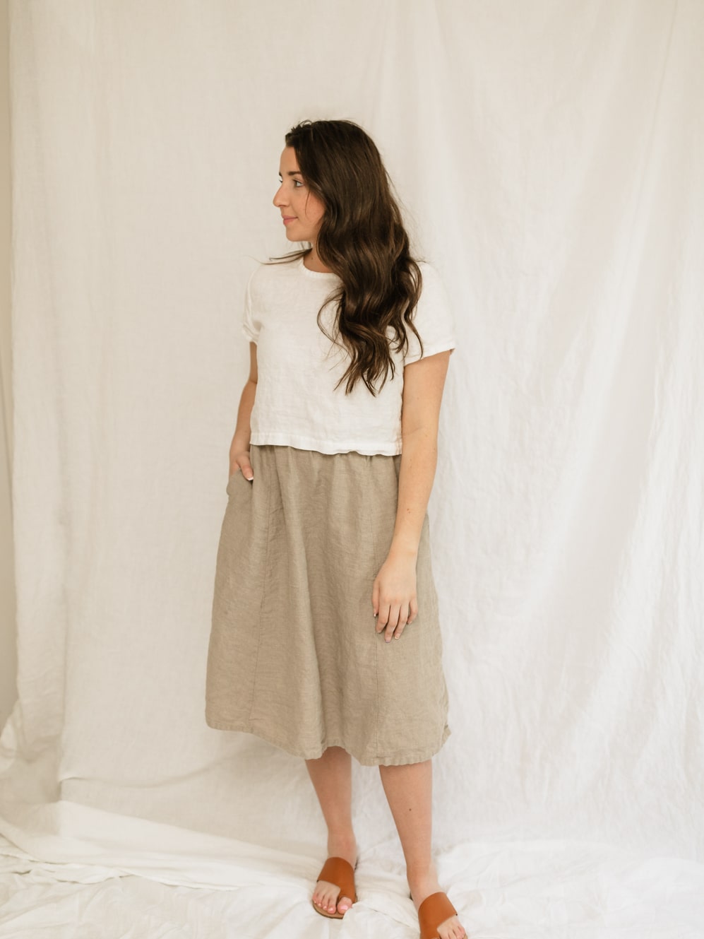 Handmade linen skirt with pockets. Made with high quality linen, perfect for the sustainable wardrobe. The fully elasticized waistband is very comfortable for every day wear.