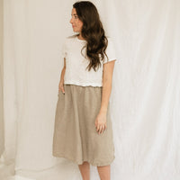 Handmade linen skirt with pockets. Made with high quality linen, perfect for the sustainable wardrobe. The fully elasticized waistband is very comfortable for every day wear.