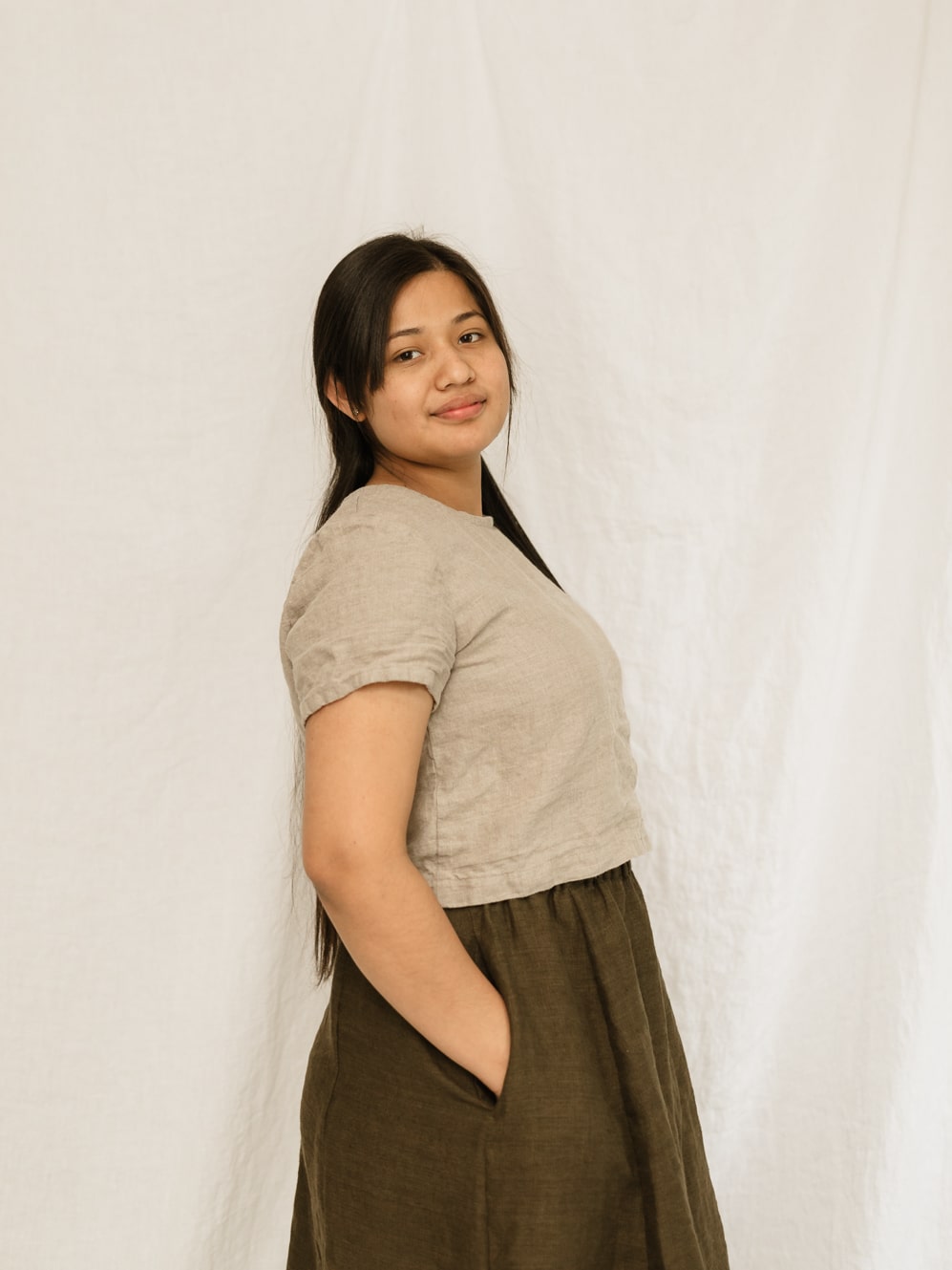 Handmade linen skirt with pockets. Made with high quality linen, perfect for the sustainable wardrobe. The fully elasticized waistband is very comfortable for every day wear.