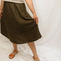 Handmade linen skirt with pockets. Made with high quality linen, perfect for the sustainable wardrobe. The fully elasticized waistband is very comfortable for every day wear.