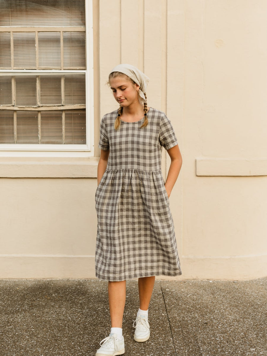 The Aaro smock is a handmade linen dress featuring a more structured bodice, including a set in sleeve and side bust darts, with an easy flowing skirt. The gathered waist skirt includes hidden side seam pockets.