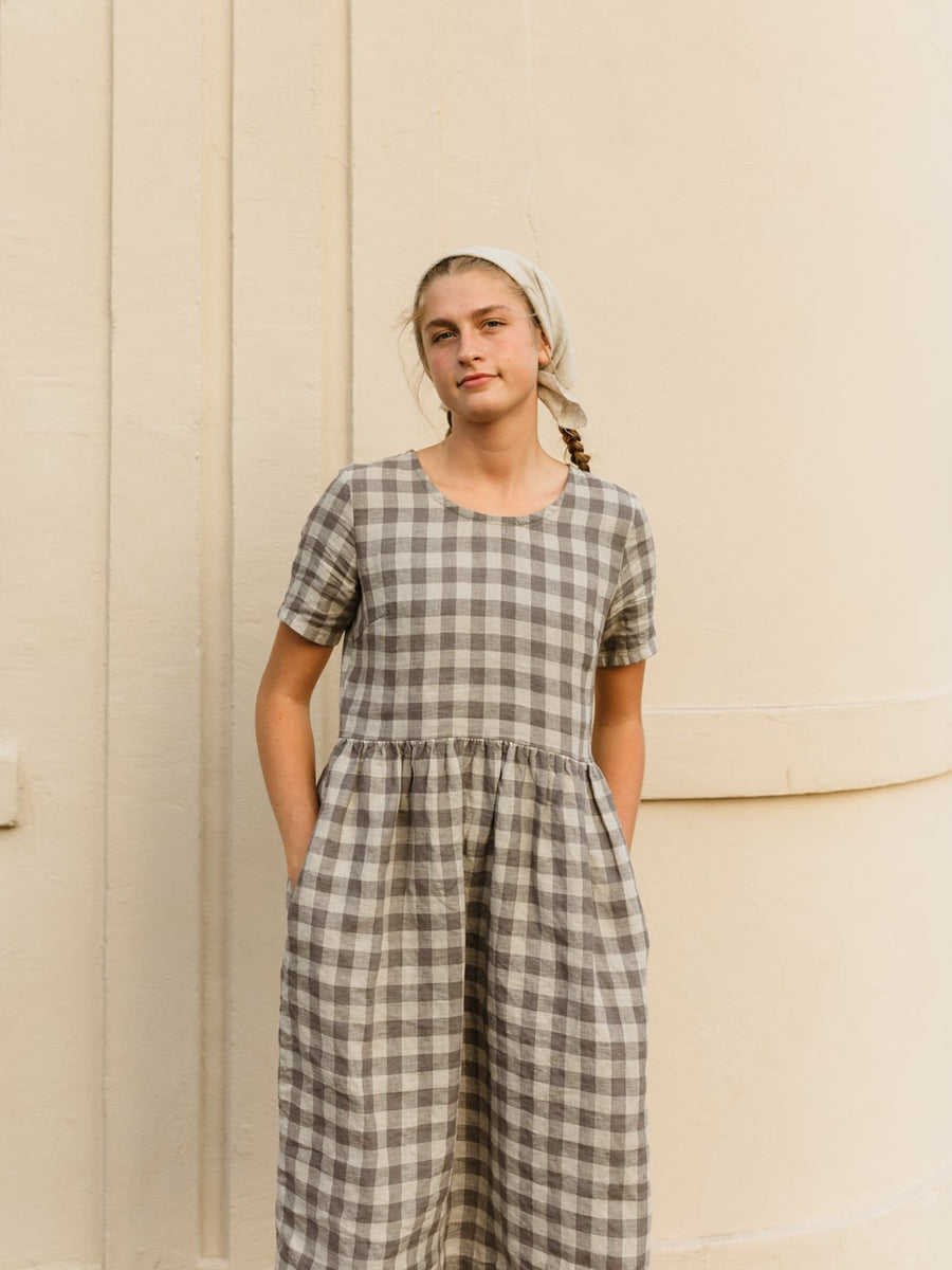 The Aaro smock is a handmade linen dress featuring a more structured bodice, including a set in sleeve and side bust darts, with an easy flowing skirt. The gathered waist skirt includes hidden side seam pockets.