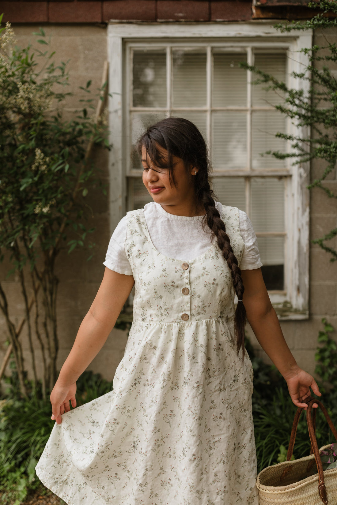 Handmade nursing friendly linen dress. Structured bodice with pockets. Perfect for the sustainable closet. 