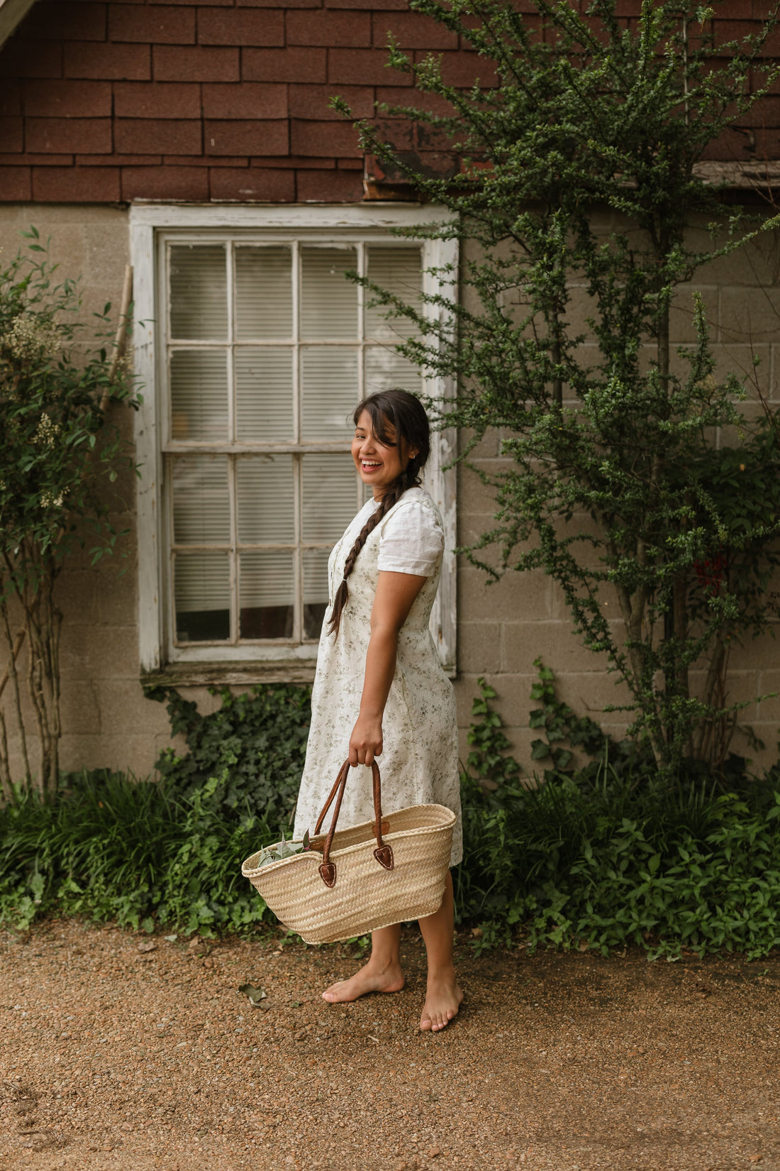 Handmade nursing friendly linen dress. Structured bodice with pockets. Perfect for the sustainable closet. 