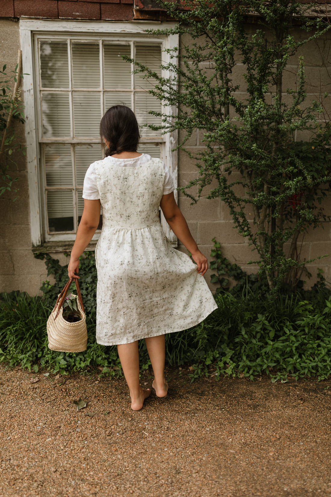 Handmade nursing friendly linen dress. Structured bodice with pockets. Perfect for the sustainable closet. 
